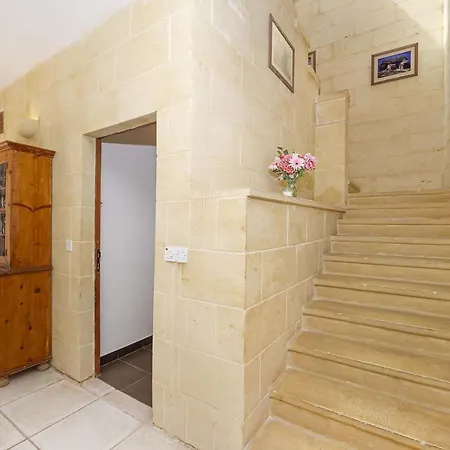 Razzett Luna منزل ريفي